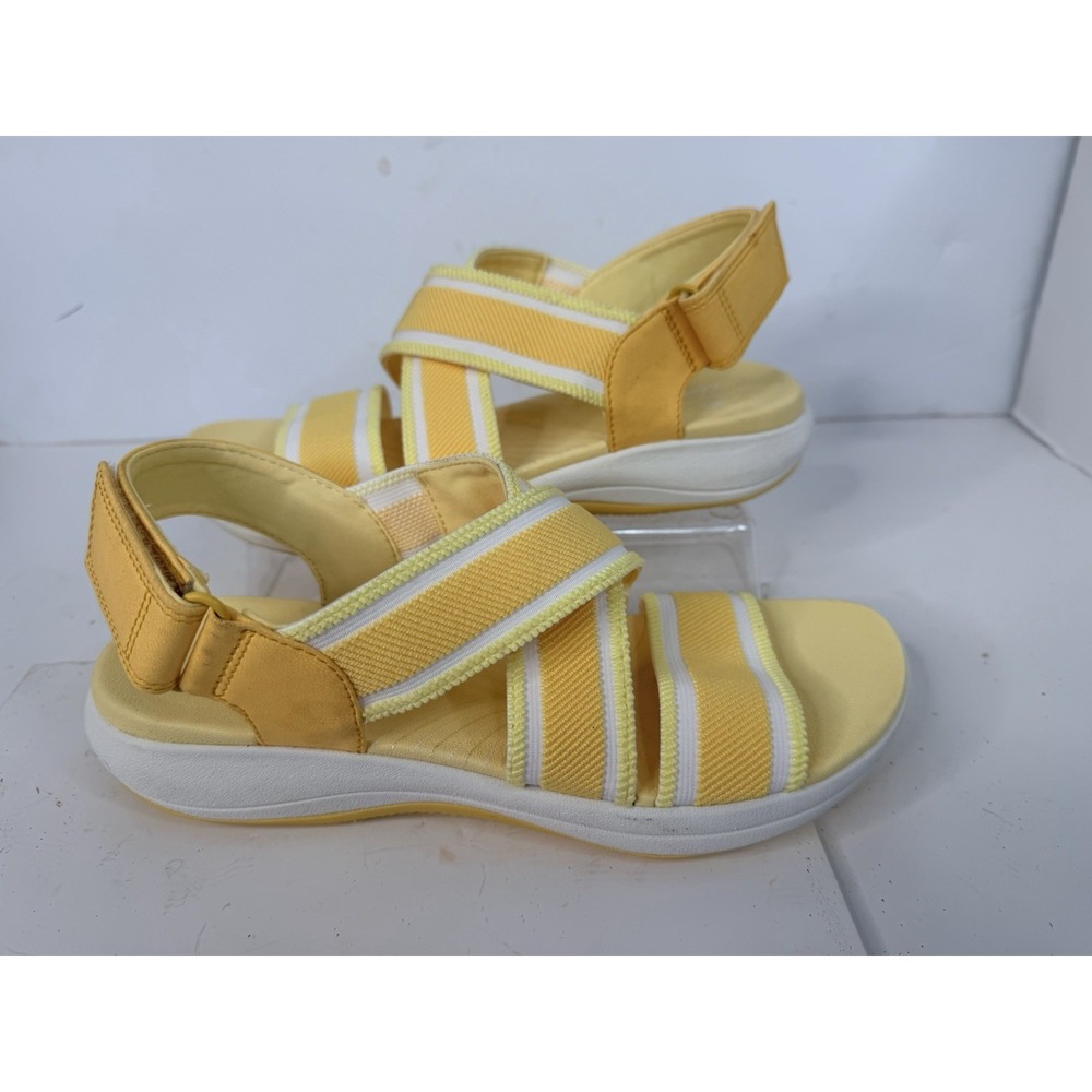 Clarks Yellow Strappy Sandals Women's 8.5M Comfort Casual‎ Hook Loop Summer